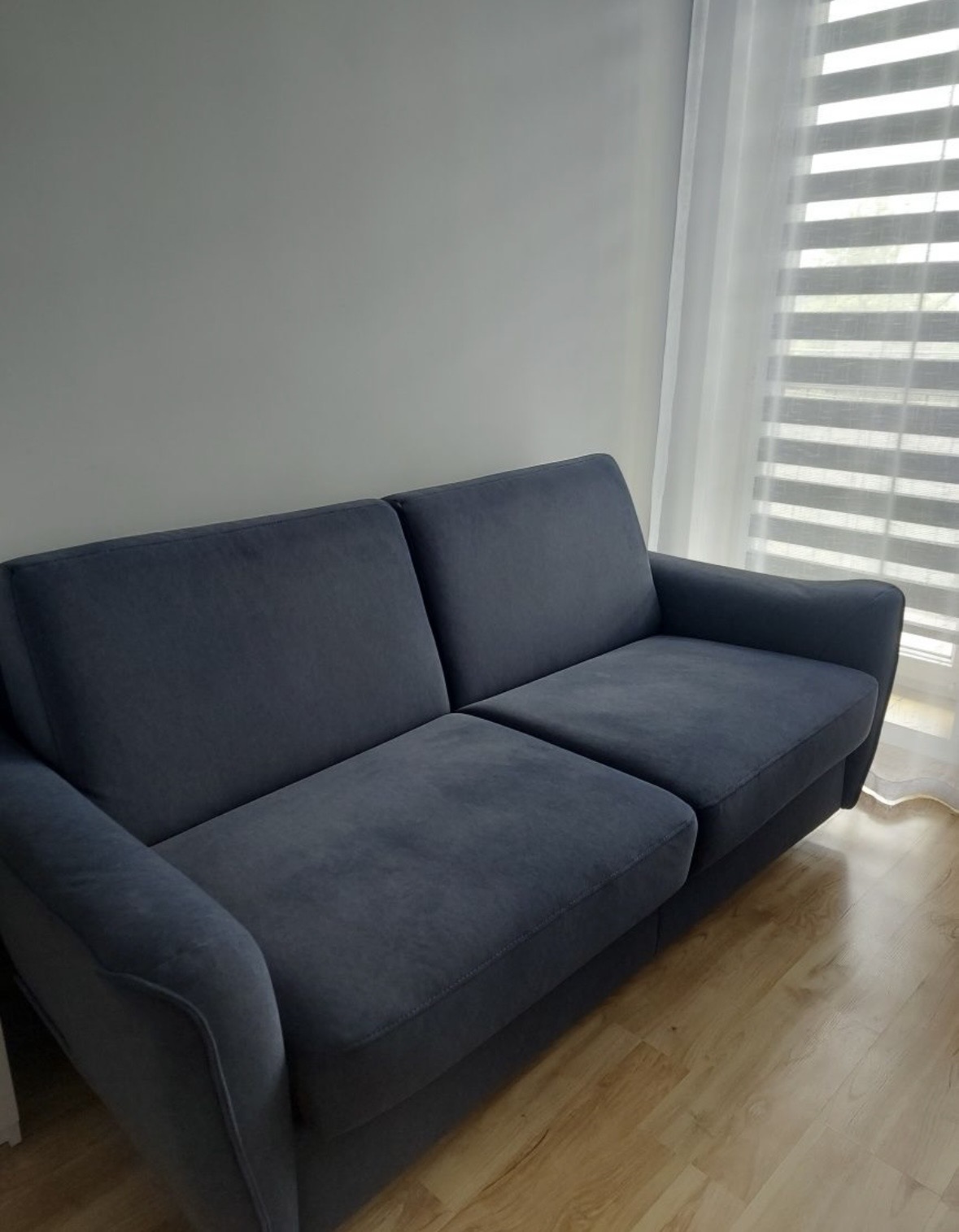 Sprzedam sofę ze stelażem włoskim 