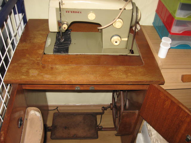 Do sprzedania maszyna do szycia Textima -lata 70 te PRL