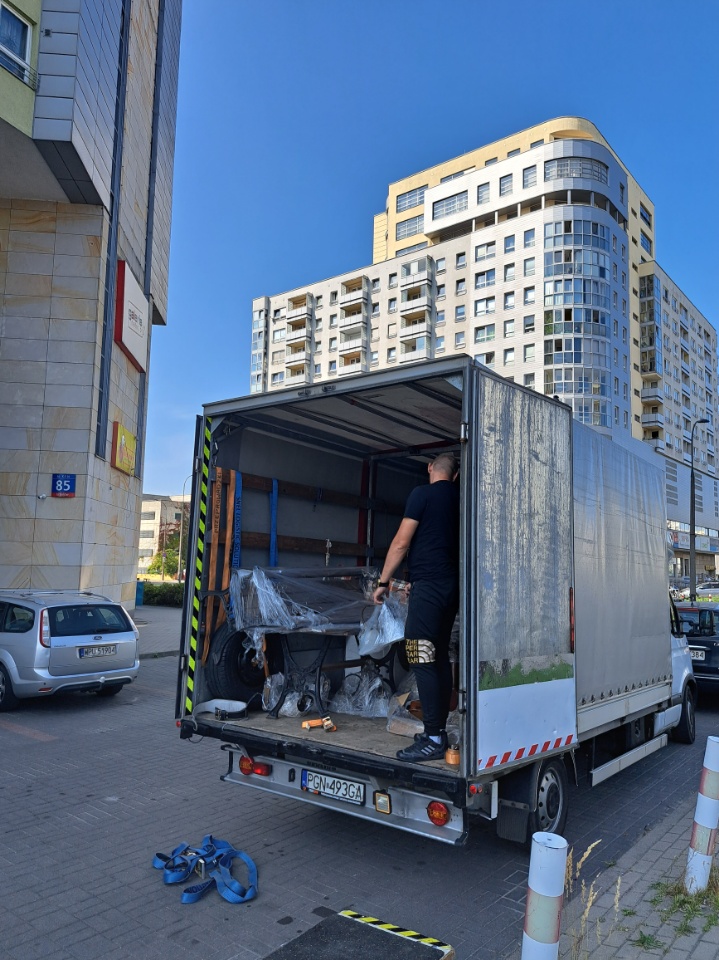 Przeprowadzki Transport Włocławek / Auto z Windą 