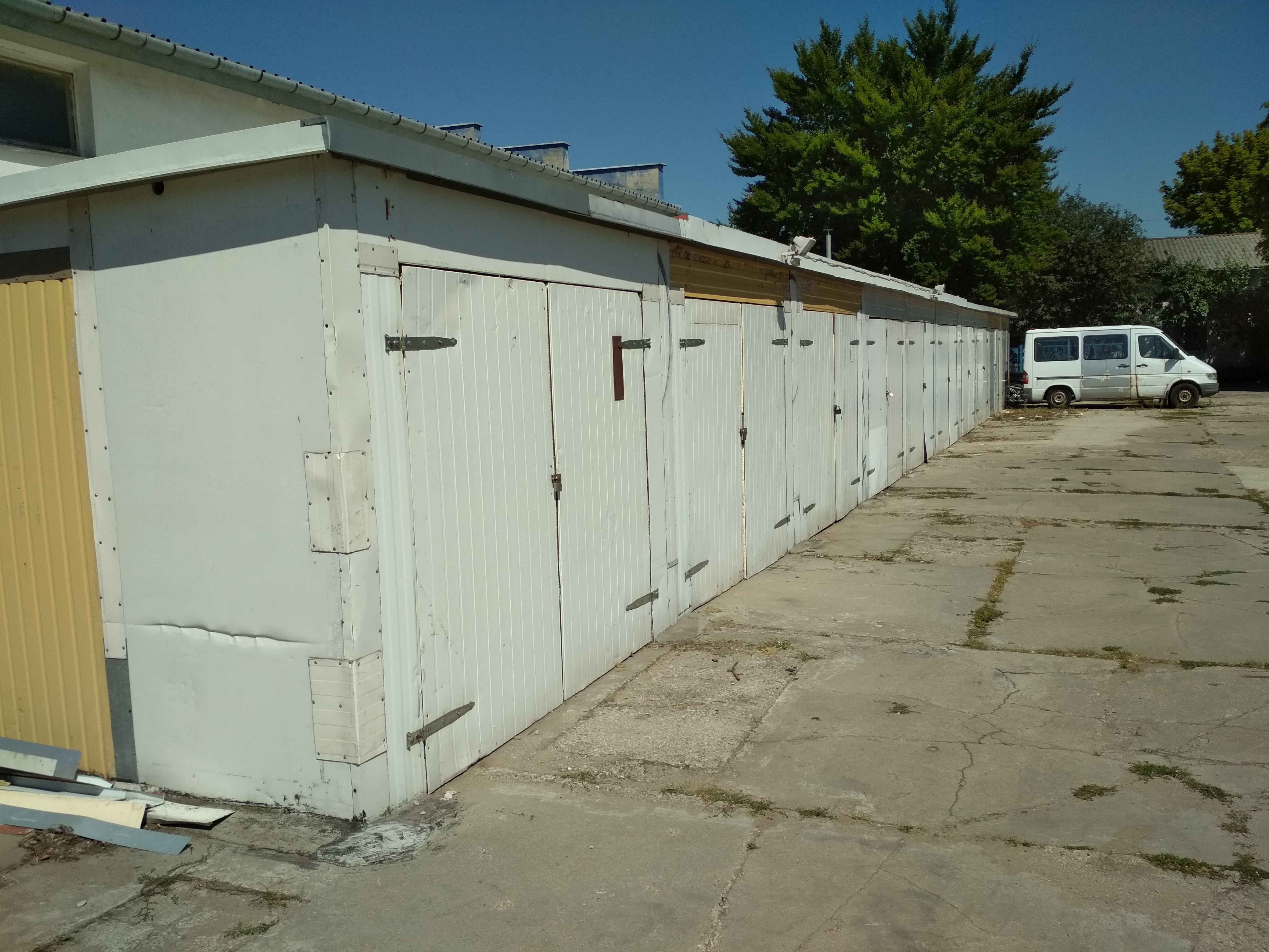 Posiadam garaż o wym. 6x3,1m do wynajęcia we Włocławku, oś K. Wielkiego przy ul. Zielnej