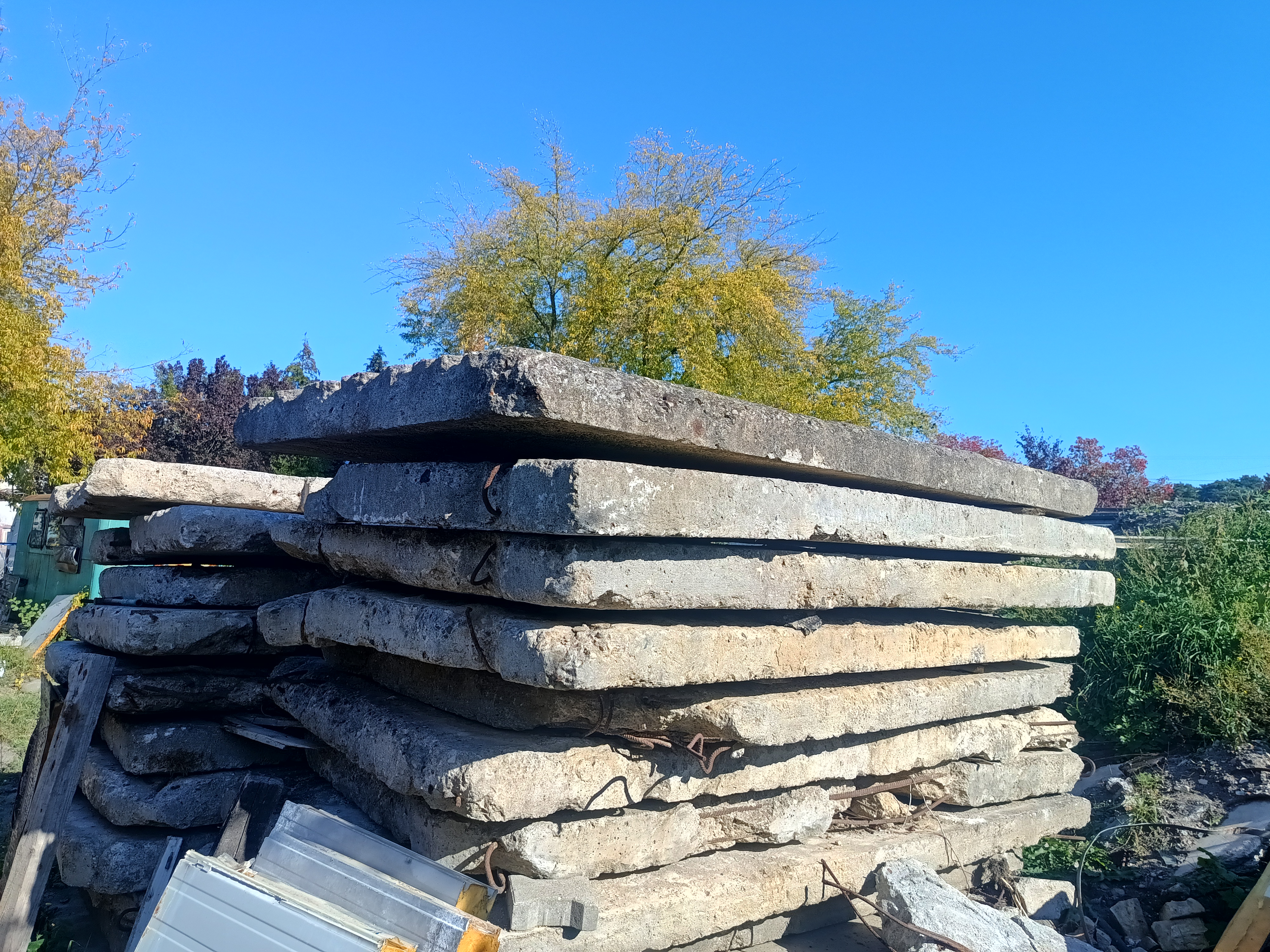 Posiadam do sprzedaży używane betonowe  płyty drogowe 1,5 x 3,0m